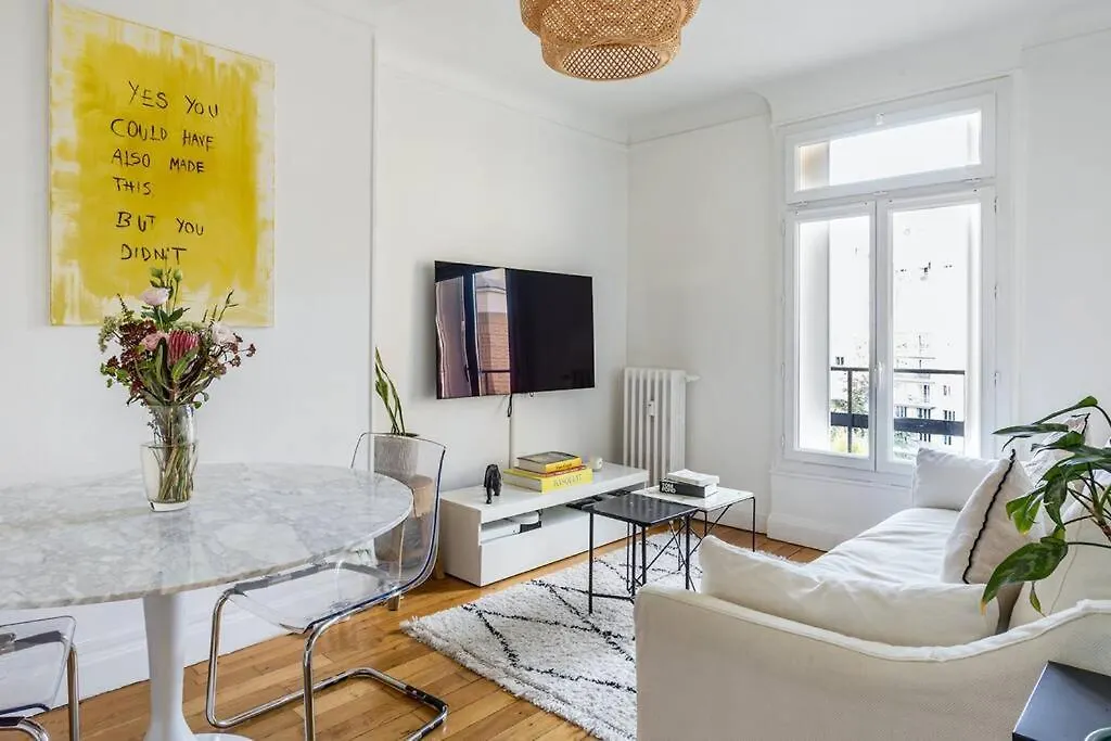 Premium Flat In Paris Well Furnished 16Th District contacts